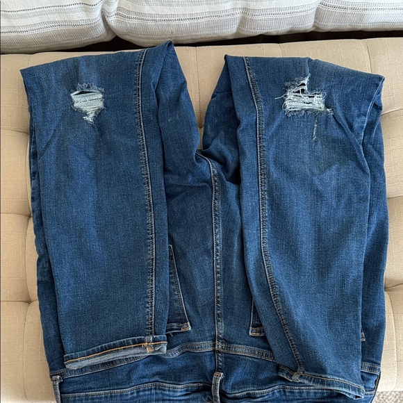 Old Navy Women’s Distressed Blue Jeans - Picture 5 of 5